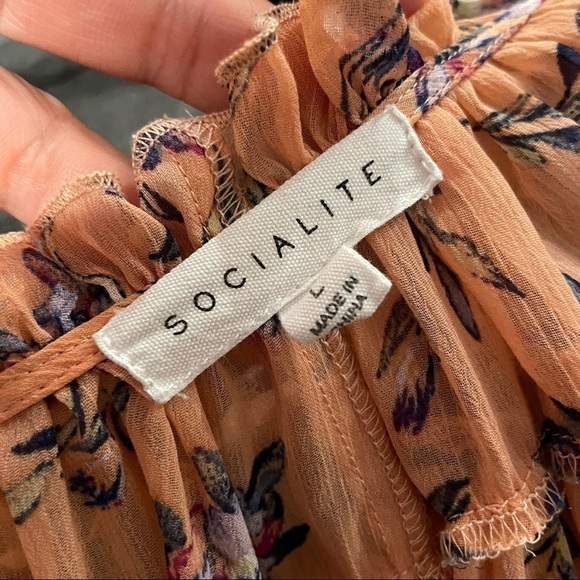 Socialite Ruffled Top Floral - Picture 9 of 9